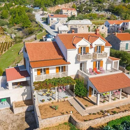 Dinko Apartman Bol