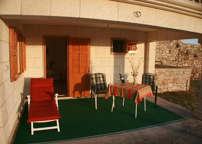 Dinko Apartman Bol