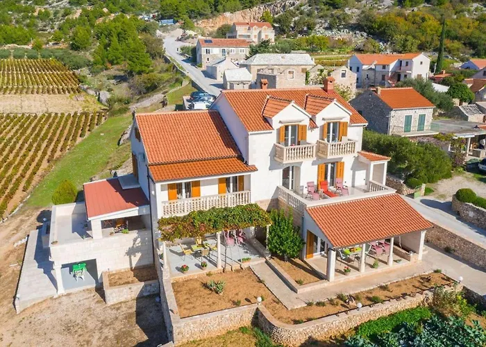 Dinko Apartman Bol